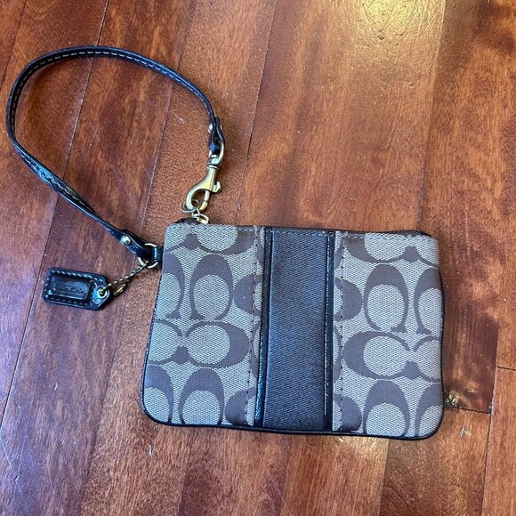Coach Corner Zip Wristlet In Signature Canvas - Picture 1 of 3